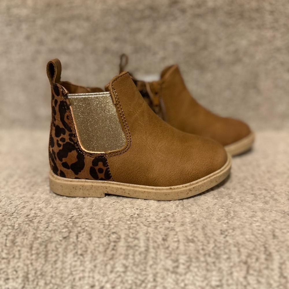 Tucker + Tate leopard/gold bootie. Toddler size 6D.